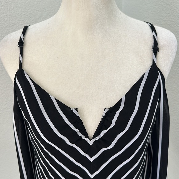 Nicole Miller Top Cold Shoulder Tops Black and White Tops Size Medium - Picture 2 of 7